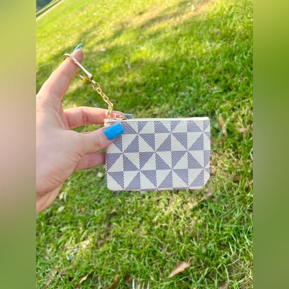 White checkered coin pouch BNWT - Picture 3 of 4